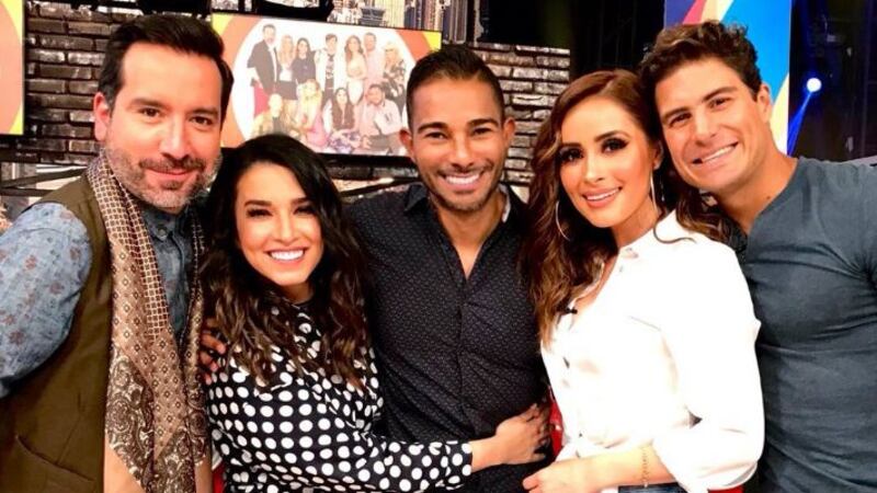 Cantante guatemalteco le pide matrimonio a productor de "Venga la Alegría"