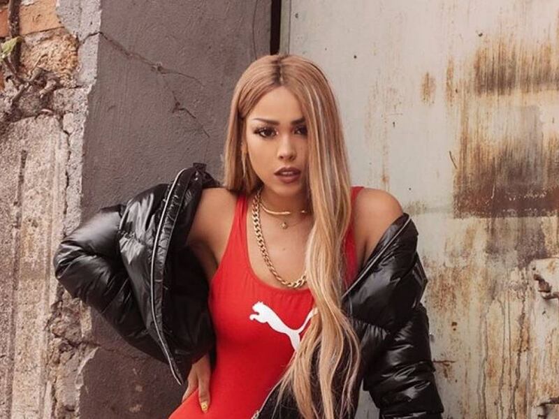 Danna Paola se jala el bikini en osada foto para Instagram