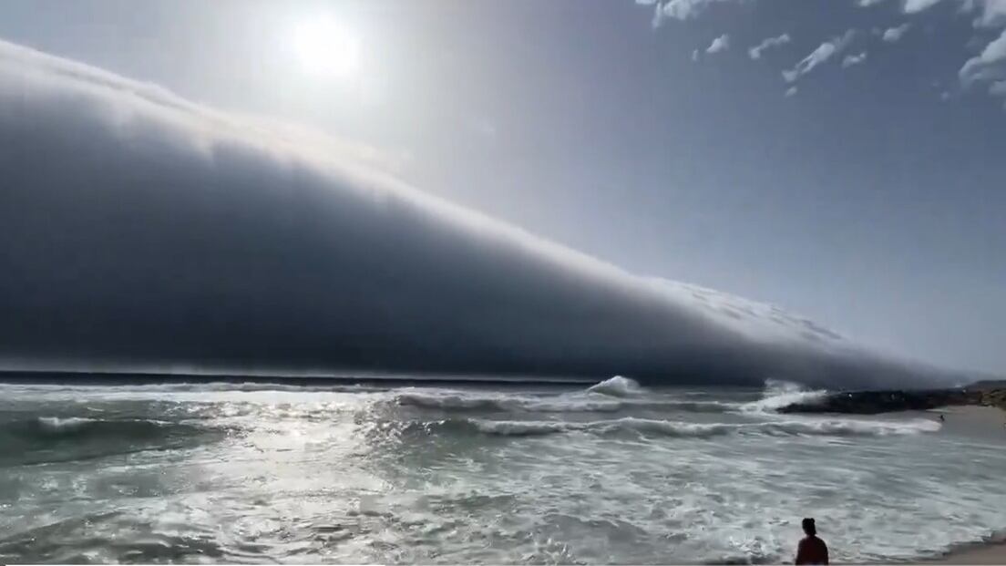 Una formación tubular que se desplaza horizontalmente debido a diferencias térmicas entre el mar y la tierra. (Foto: Redes sociales)