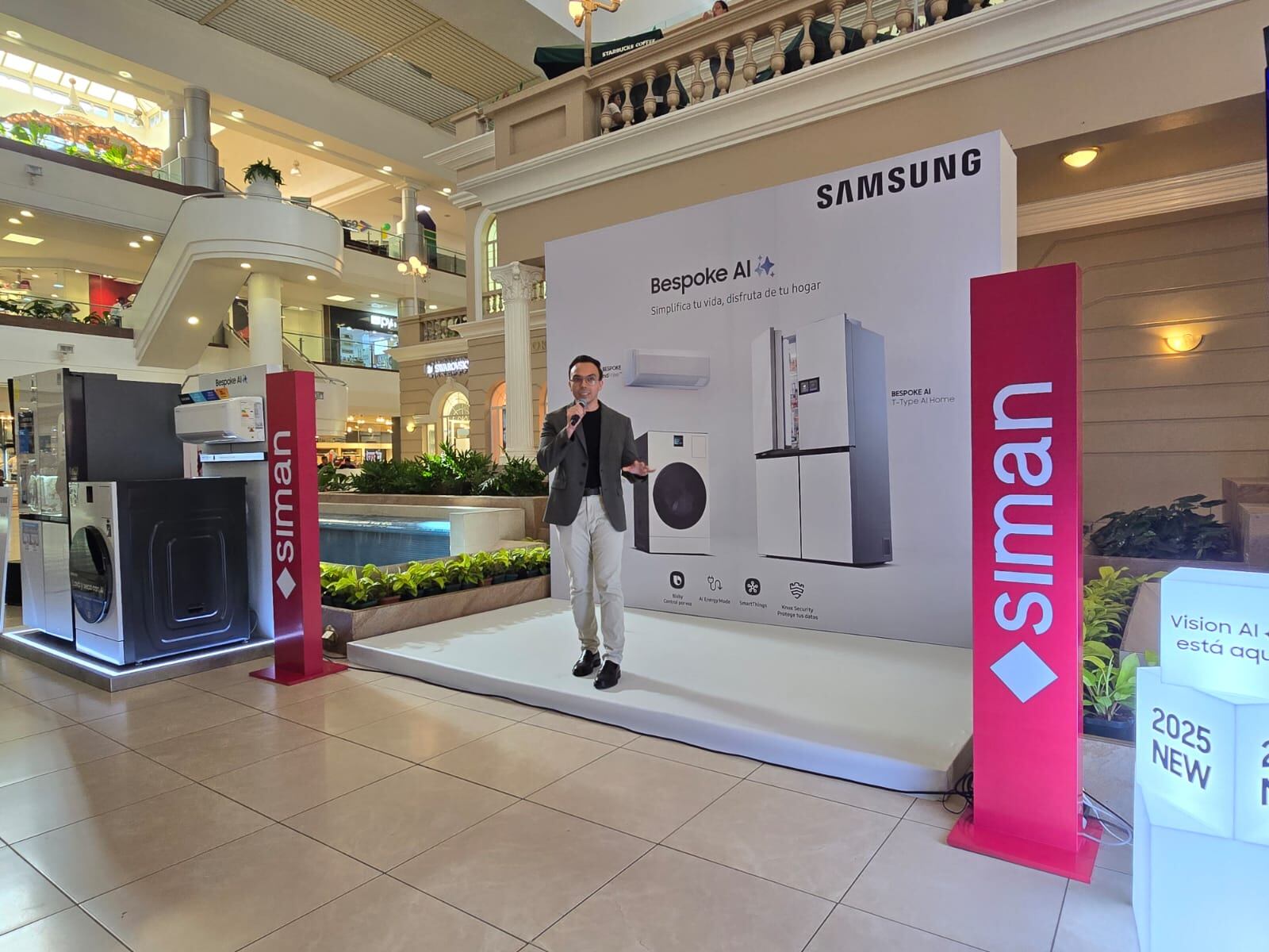 La nueva línea Bespoke AI le da vida a un hogar inteligente impulsado por IA que no solo mejora la practicidad diaria, sino que también ofrece ahorro de energía y seguridad.