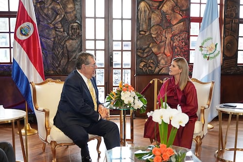 Arévalo felicita a Laura Fernández, segunda mujer en asumir la Presidencia de Costa Rica