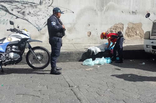 Cuerpos de socorro localizan a hombre sin vida en zona 4