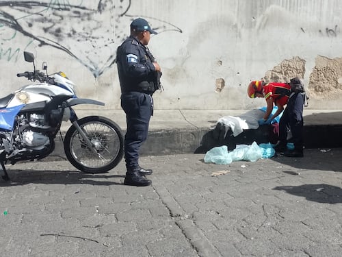 Cuerpos de socorro localizan a hombre sin vida en zona 4