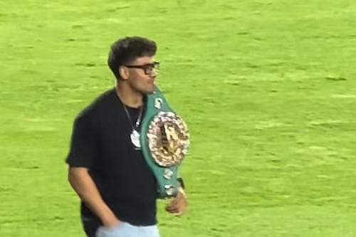 Municipal rinde homenaje a Lester Martínez en El Trébol