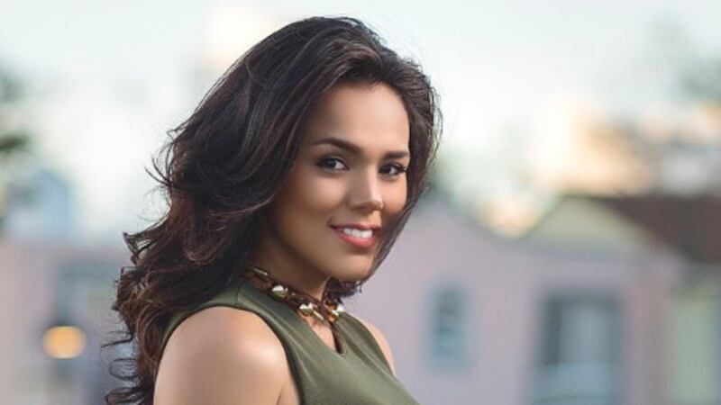 Virginia Argueta, Miss Guatemala 2016 posa en asfixiante calzoneta que remarca su retaguardia