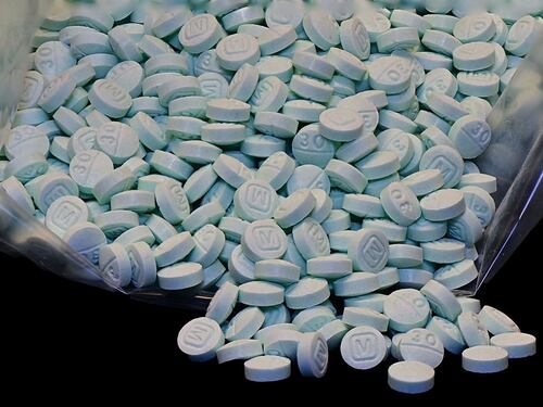 Mujer es acusada de asesinar a tres personas con fentanilo para robarlas en Nueva York