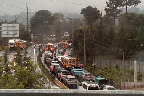 Kilómetros de tráfico en rutas para ingresar a la capital