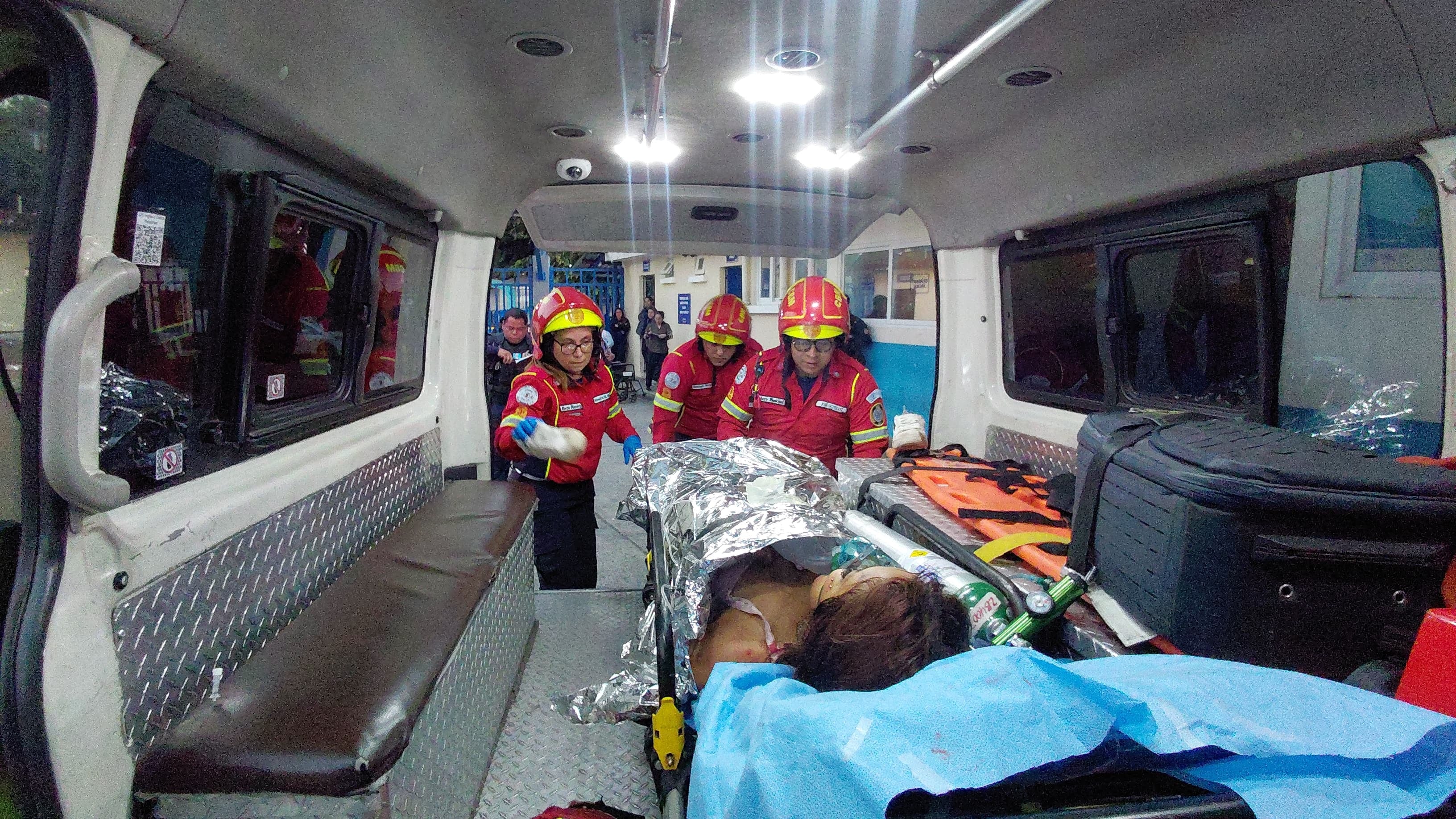 La mujer fue trasladada a un centro asistencial. Foto: CBM