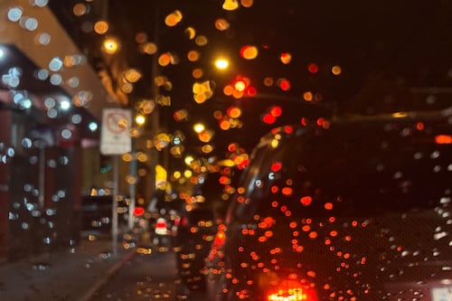 Intensa lluvia sorprende a capitalinos esta noche de Martes Santo