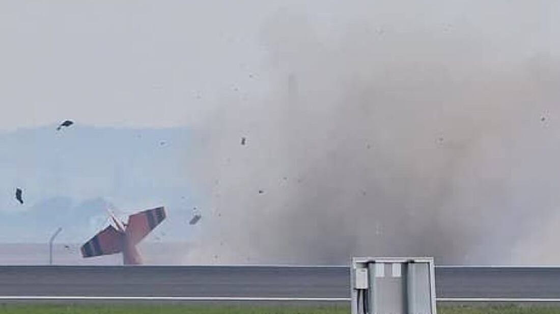 VIDEO. Avión se accidenta durante exhibición en Australia