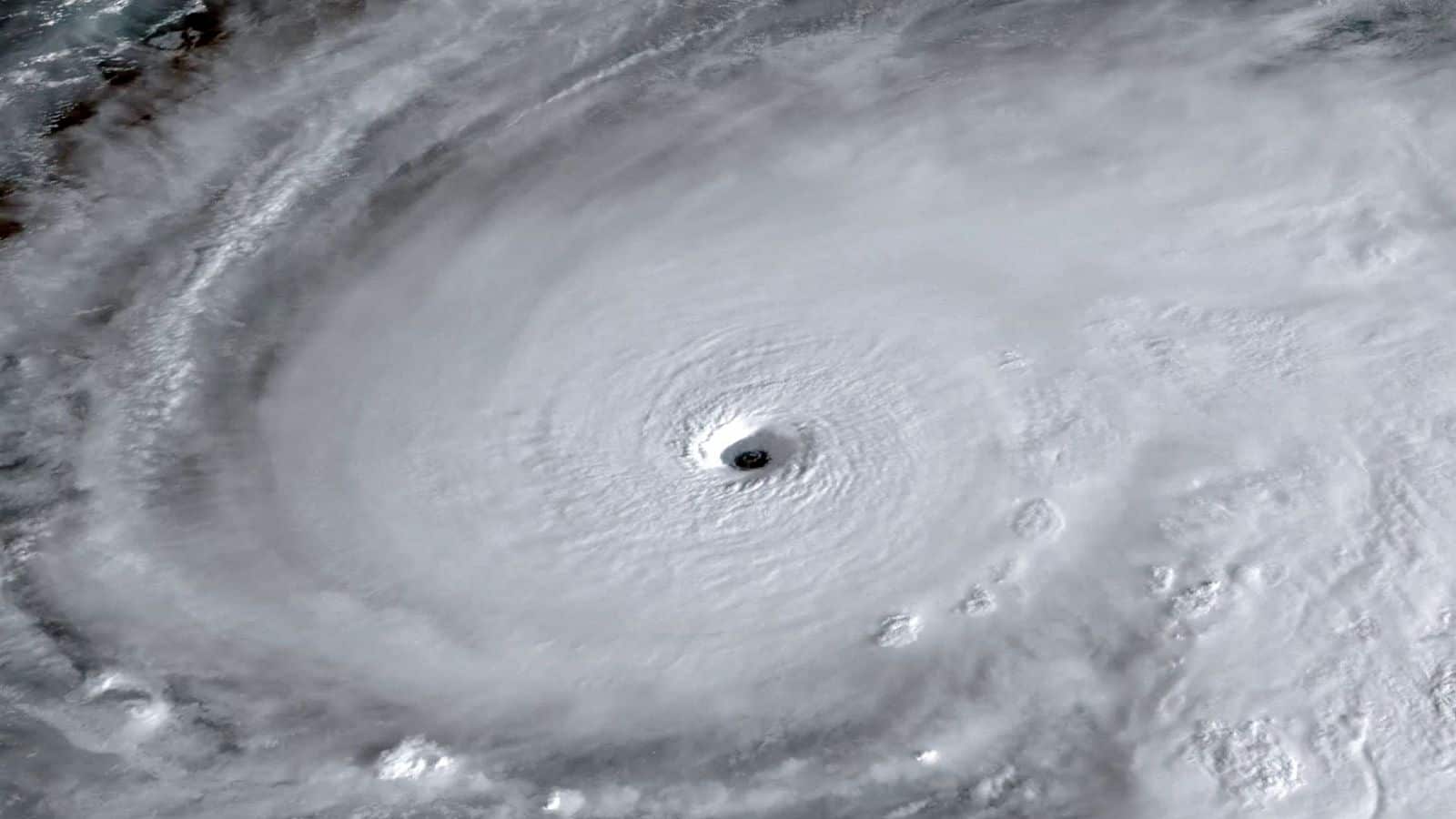 Es el tercer huracán más fuerte en azotar el Atlántico en más de un siglo. (Foto: Redes sociales)
