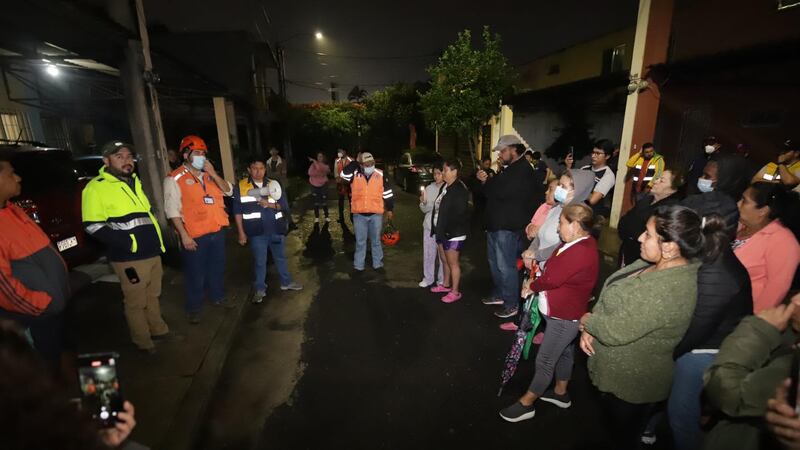 Vecinos de Villa Nueva captan en video daños a sus viviendas tras retumbos