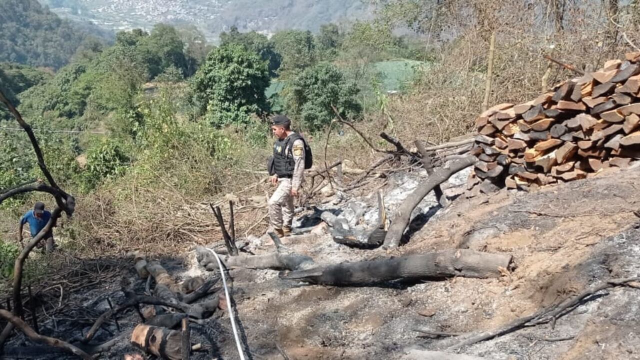 Incendio en las montañas de Zunil, Quetzaltenango.