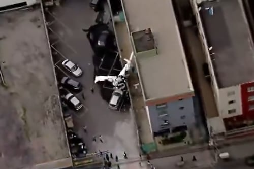 Avioneta se estrella contra un edificio residencial en Brasil