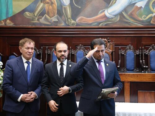 Congreso entrega apoyo económico a familias de los 11 policías ultimados por pandilleros