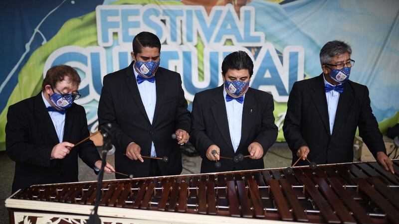 Tardes Chapinas deleita con concierto desde la Concha Acústica del Parque Centenario