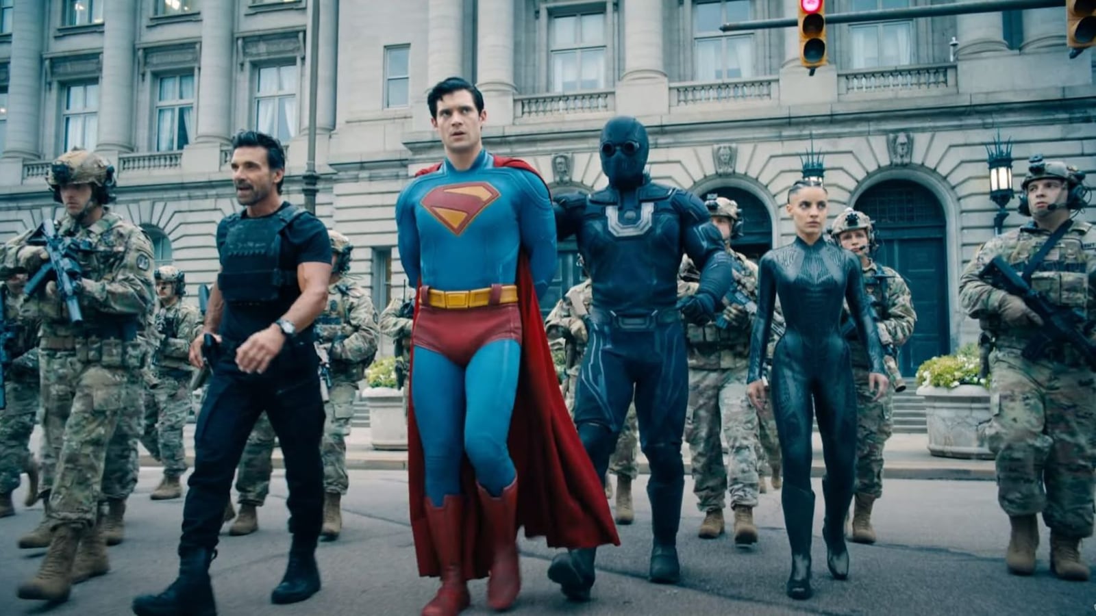 ¡El nuevo tráiler de Superman ya está aquí y nos voló la cabeza!
Lex Luthor, héroes misteriosos, Kripto y un Superman con corazón y poder.