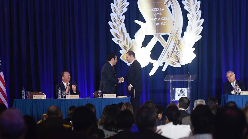 Expresan mensajes de apoyo a Morales y su familia en desayuno de oración