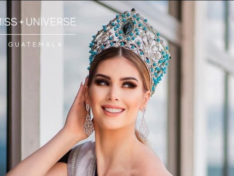 Miss Guatemala 2023: Ivana Batchelor deslumbra en transparente vestido