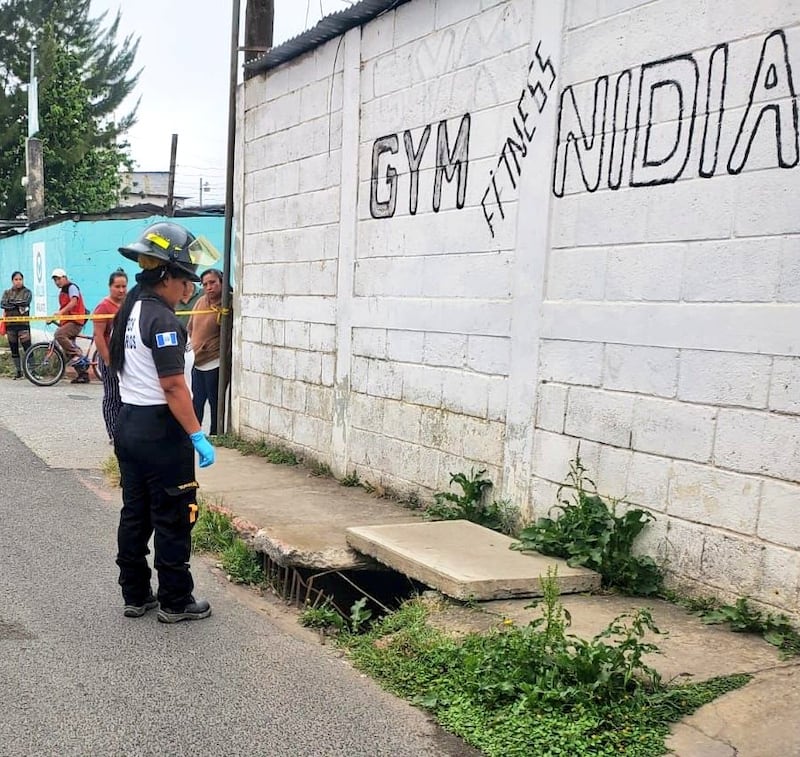 Localizan cadáver de mujer dentro de un tragante, en zona 1 de San José Pinula.