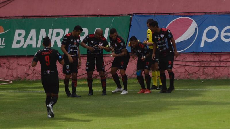 VIDEO. Sacachispas suma tres puntos importantes en su visita a Municipal