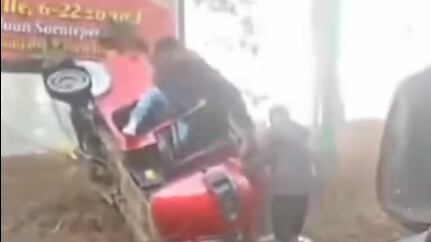 Captan accidente de mototaxi en San Juan Sacatepéquez, Guatemala