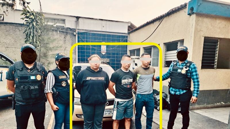 El ministro de Gobernación, Francisco Jiménez, informó que se detuvo a tres agentes de la Policía Nacional Civil (PNC) que extorsionaban