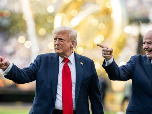 En mayo, informaron a Trump que su nombre aparece en los archivos de Epstein