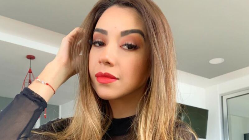 La también cantante sorprendió a sus fanáticos al hacer zoom a sus exuberantes senos.