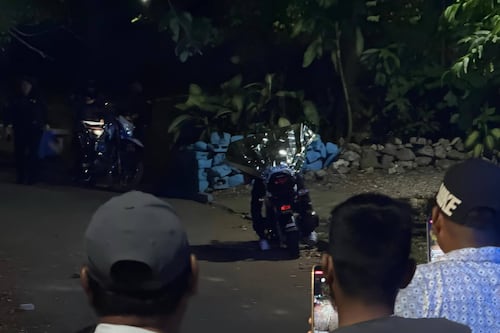 Hallan muerto a un joven que había salido en su motocicleta