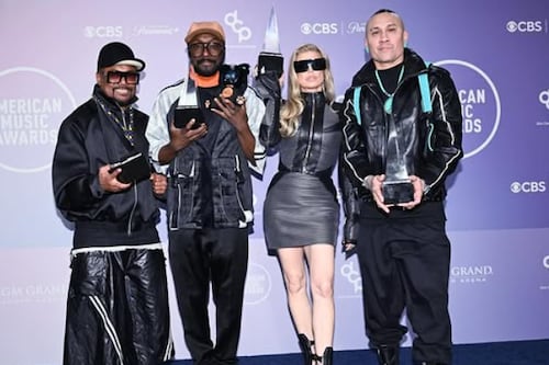 El reencuentro más esperado: Black Eyed Peas y Fergie brillan juntos en los AMAs
