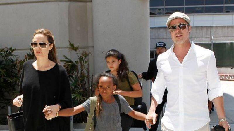 Con sexy escote y vestido corto, la hija de Angelina Jolie acapara la atención en alfombra roja