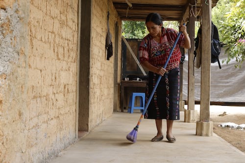 Gobierno se enfoca en los hogares con piso de tierra