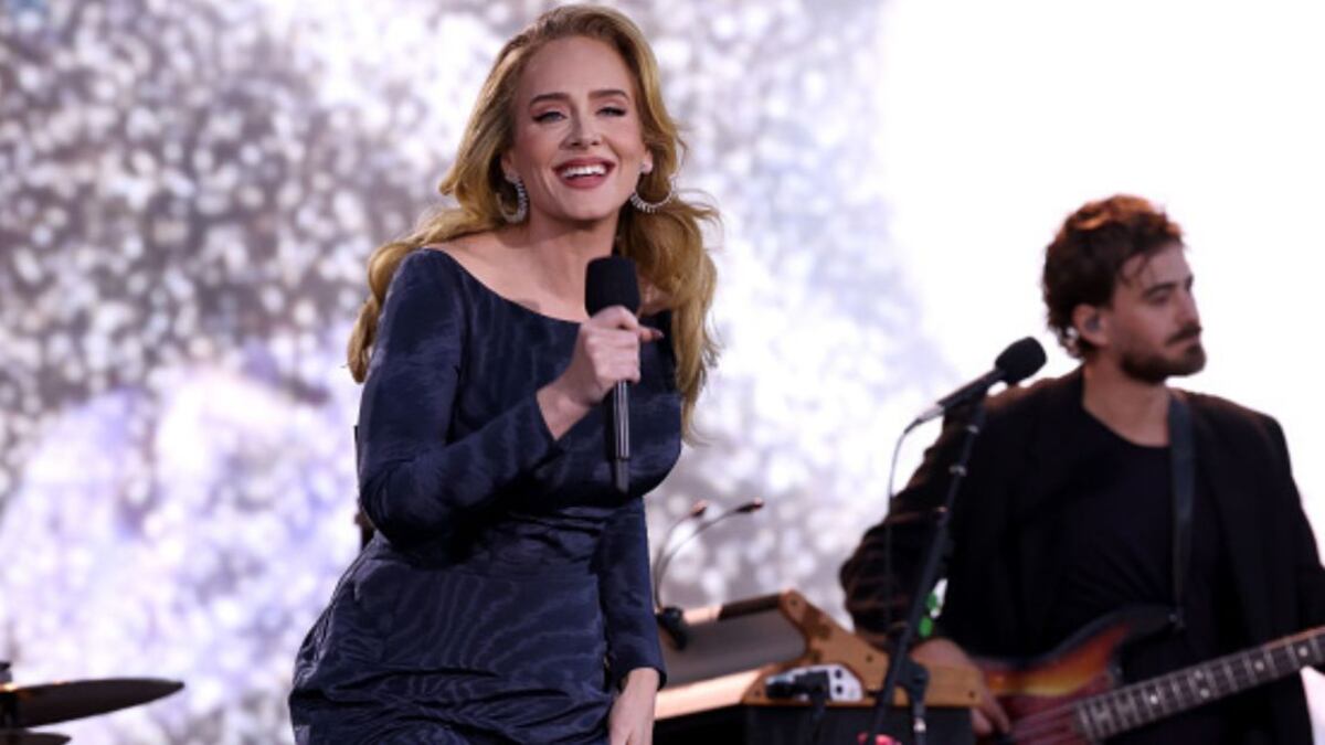 Adele impacta con nuevo look: este detalle en su cabello dejó con la boca abierta a las redes