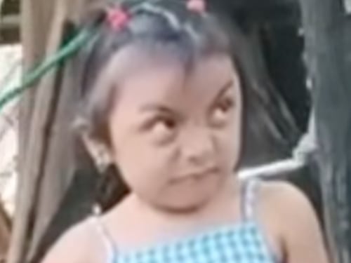 VIDEO. Los influencers “Hello Muchá” sorprenden con un emotivo regalo para “Rosita”, la niña viral de Tiktok