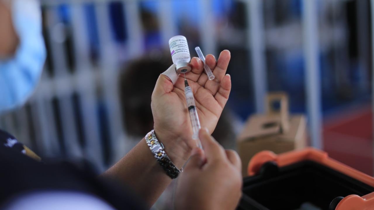 En tres centros comerciales el Ministerio de Salud habilitó puestos de vacunación contra el Covid-19