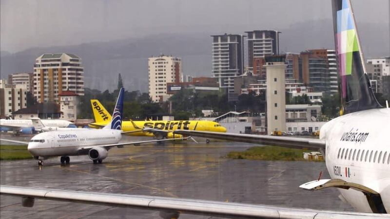Reportan abastecimiento limitado de combustible para vuelos
