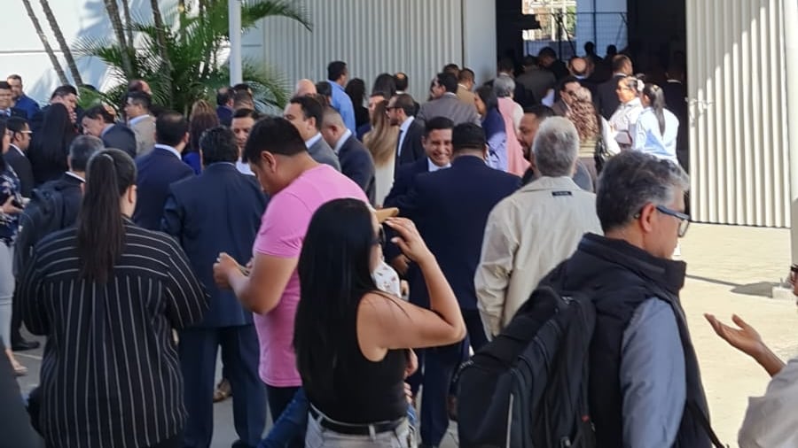 Profesionales participan en la elección en el Parque de la Industria. Foto: Stanley Herrarte