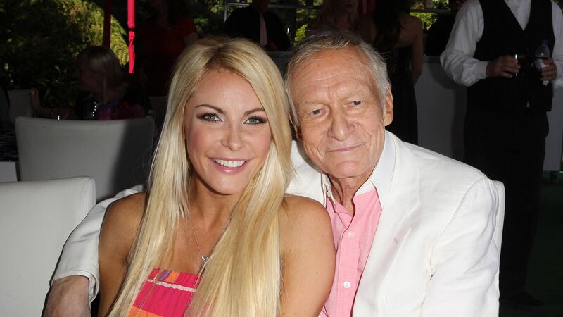 La drástica transformación física de la viuda de Hugh Hefner