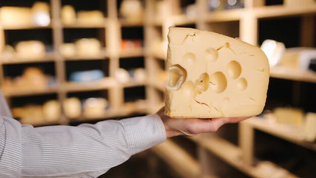 Los tipos de patrones de la tripofobia se conseguir en quesos, por ejemplo.