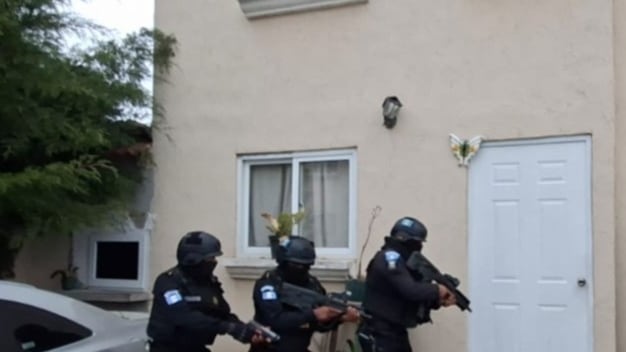 “Los Imitadores de Secuestros” que se hacían pasar por un grupo de narcotraficantes mexicanos. Foto: PNC