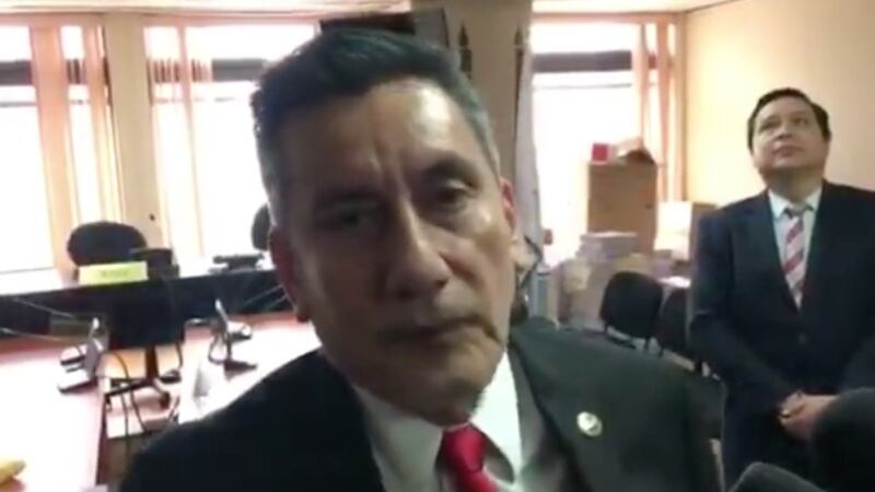 Juez beneficia a Roberto Villate y dicta falta de mérito en caso de financiamiento electoral