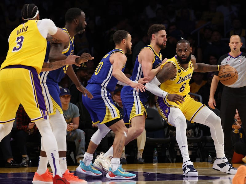 Lakers tumban al vigente campeón y son finalistas de Conferencia