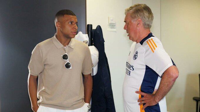 Kylian Mbappé y Carlo Ancelotti con el Real Madrid