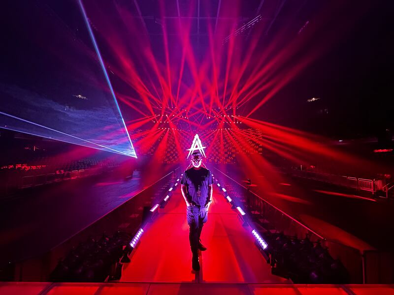 Innovación, tecnología y pantallas: Luis Barrera crea experiencias visuales y transporta al público a un nuevo nivel