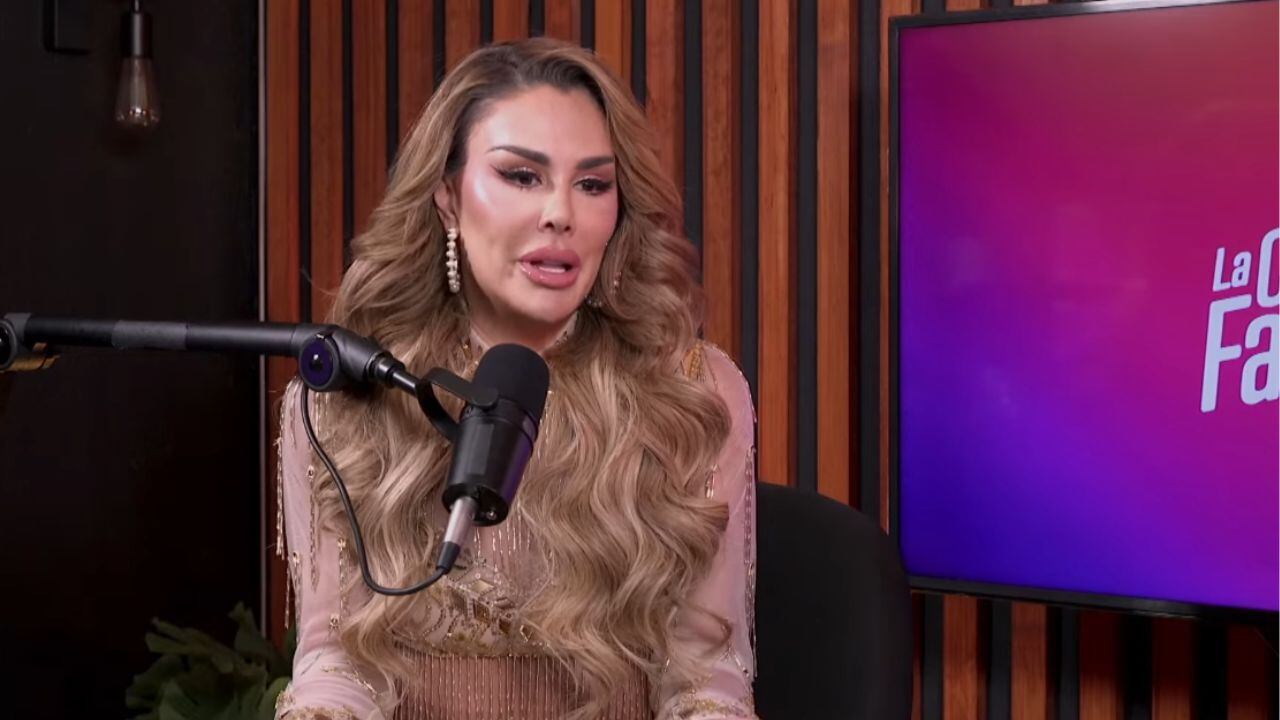 La cantante se retractó de haber dicho que acordó con Televisa salir de LCDLFMX.