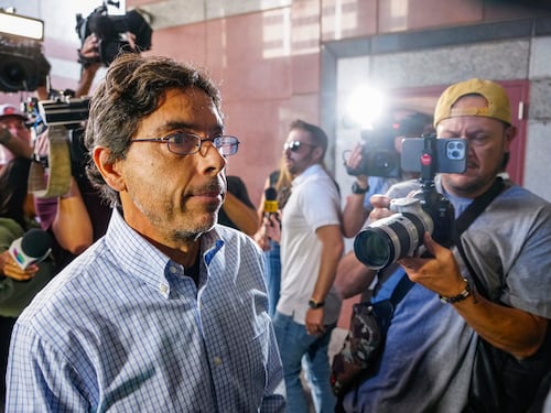 Médico acusado por la muerte de Matthew Perry se declara culpable y arriesga 10 años de prisión