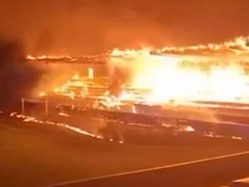 Menores de edad son capturados por el brutal incendio de una cancha de futbol en Finlandia