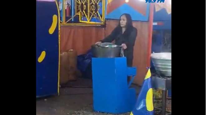 La persona amenazó con tirar aceite sobre sus captores. Foto captura de pantalla