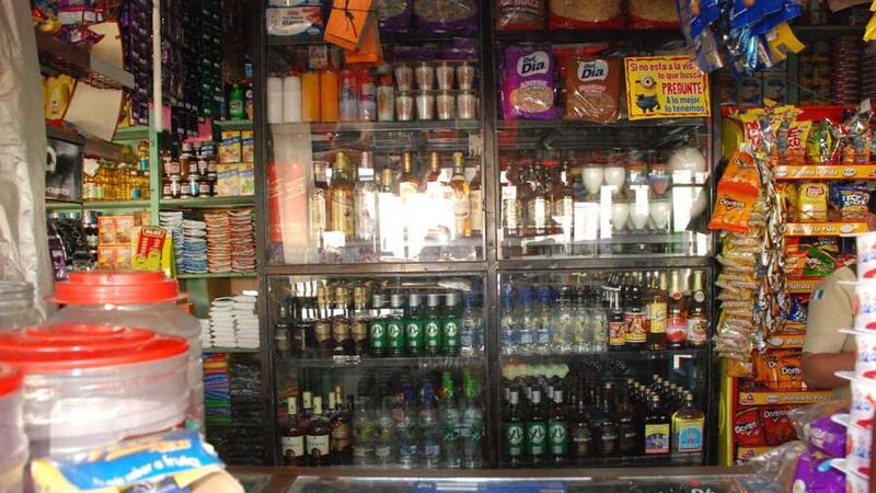 Recuerdan horario de cierre de tiendas de barrio, abarroterías y supermercados